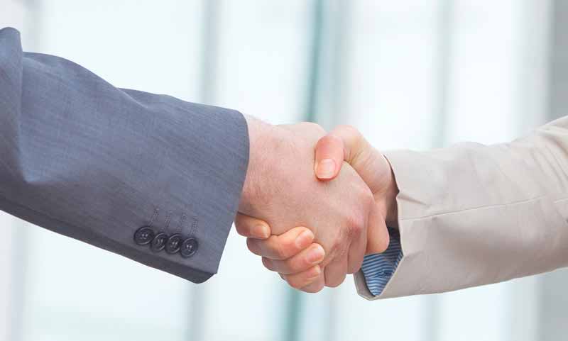 英語や中国語、フランス語などの言葉の壁を取り払います